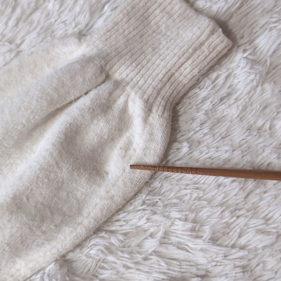 & Other Stories Cream Crop Puff Sleeve Sweater Size Small - Picture 4 of 11